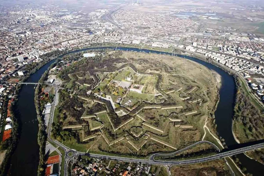 Fortress of Arad with Mureș River